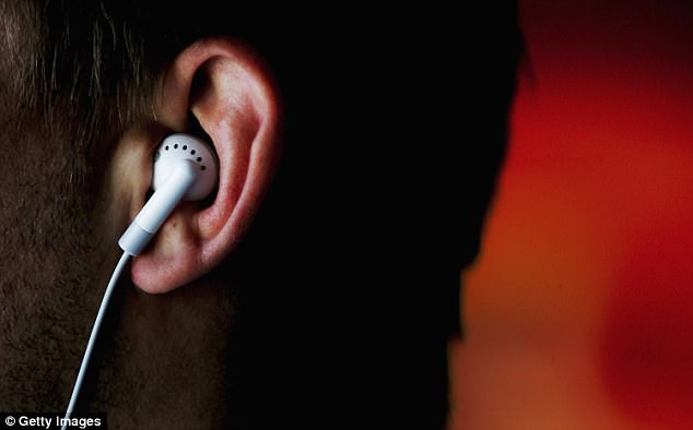 谷歌将发布内嵌AI助理版耳机 可回复语音指令