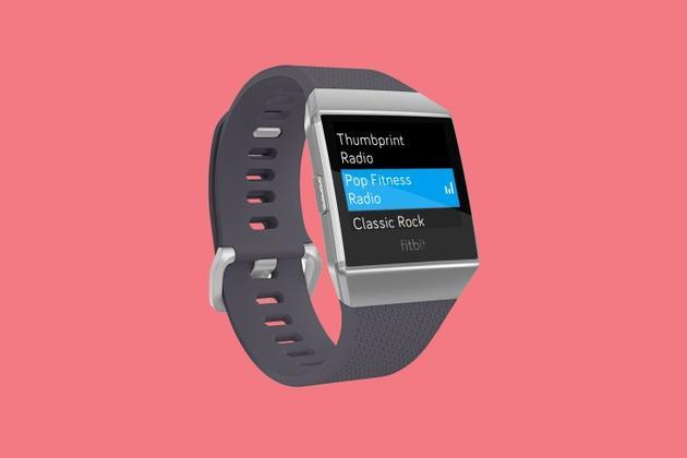  向苹果宣战 Fitbit发布首款智能手表
