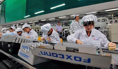 富士康曝非法加班，iPhone X高科技产品背后是中国式无奈？
