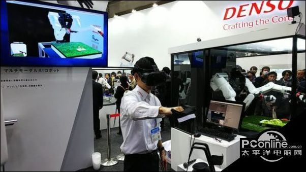 VR全方位联动 2017国际机器人展黑科技掠影