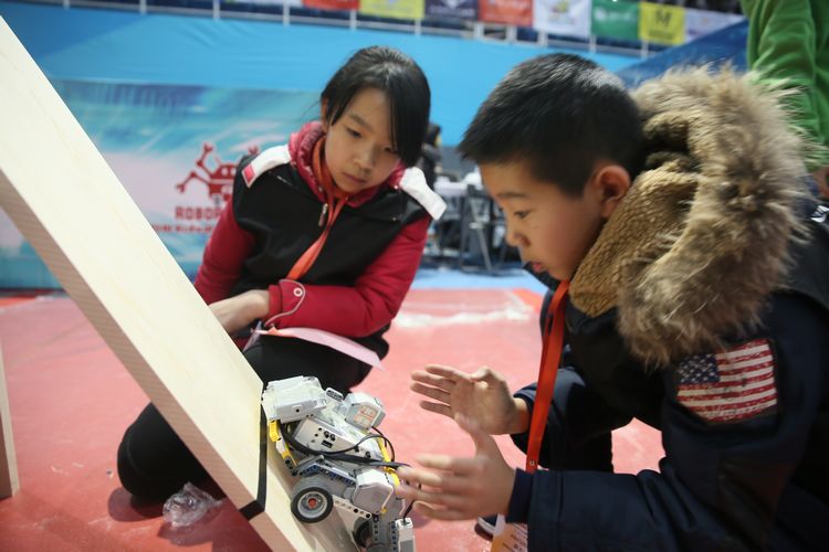 RoboRAVE国际机器人大赛让创新教育趣味十足