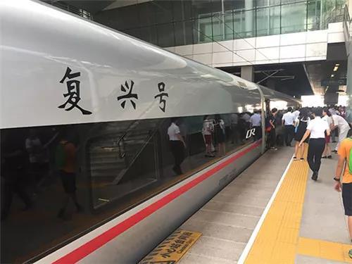 中国第一座高铁车站北京站为何成为全民吐槽的对象？