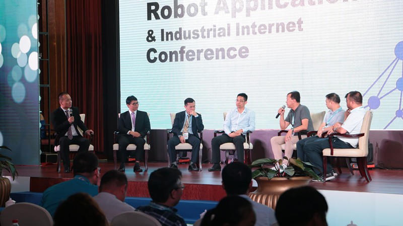 拓斯达全球开放日暨机器人应用与工业互联网大会开幕