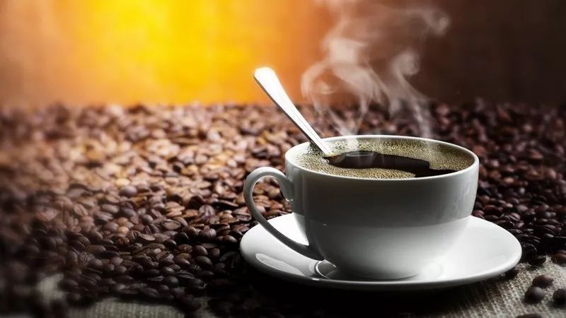 瑞幸咖啡VS星巴克：一个传统行业正在发生的变化