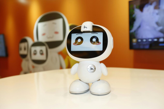 小哈教育机器人H2首发 开启智能教育新模式
