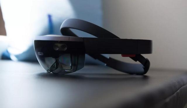 微软发布HoloLens 2混合现实设备，售价3500美元，可以按需定制
