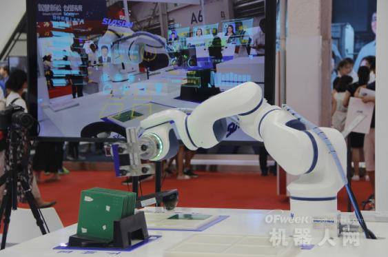 中国国产机器人企业携最前沿科技闪耀汉诺威工博会