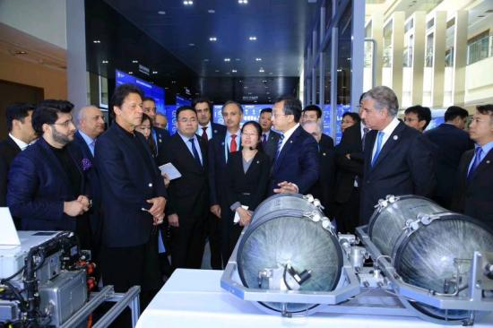 巴基斯坦总理关注新能源汽车 福田汽车展现中国“新能源”风采