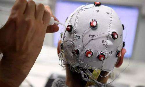 美国开发出无创脑机接口，效果已接近脑部植入传感器