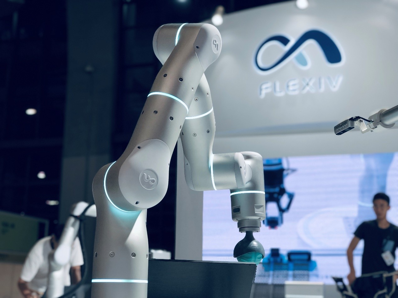 全新高柔性解决方案工博会首发，Flexiv定义自适应机器人应用场景