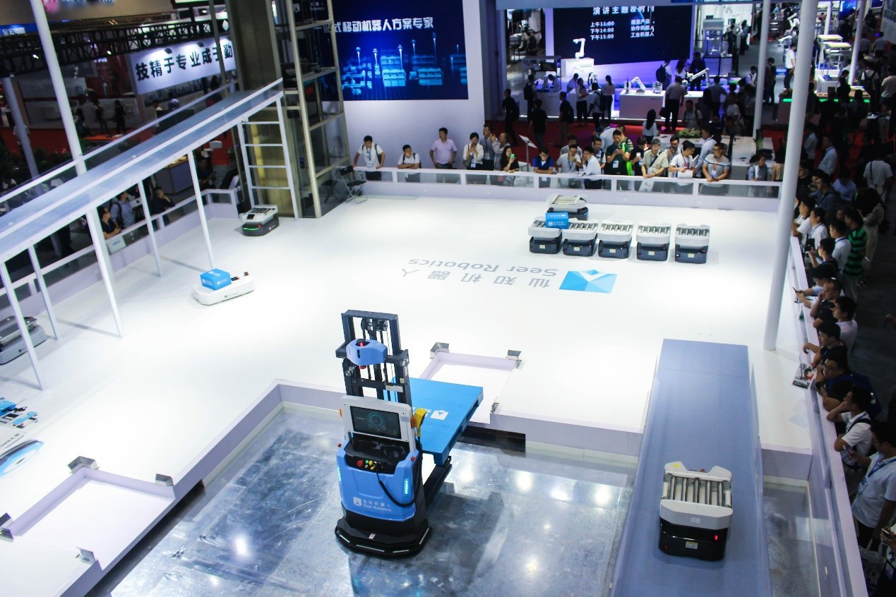 2019工博会，仙知机器人如何做到“技”压群雄，众人围观？