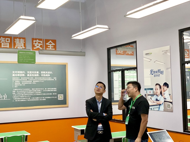 三雄极光亮相上海教育展 智慧校园系统赋能教育领域