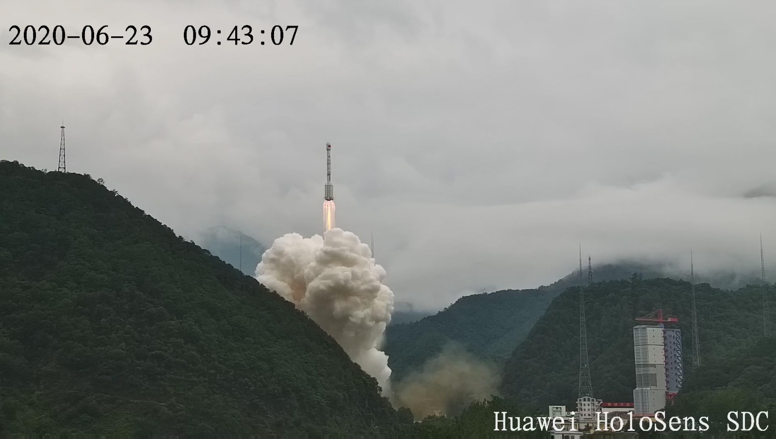 Huawei HoloSens SDC 见证北斗三号卫星发射