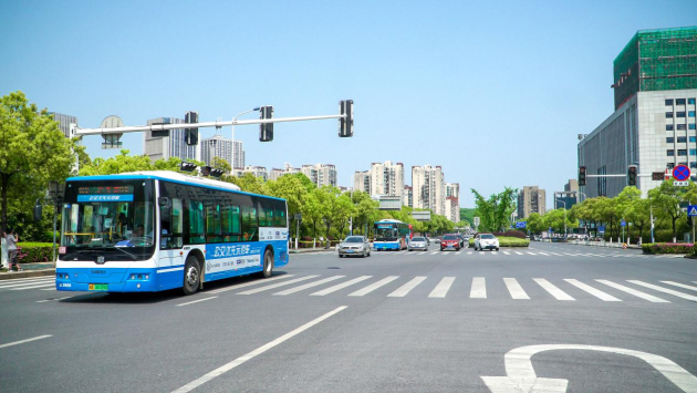 希迪智驾主动式公交优先系统助力城市碳达峰