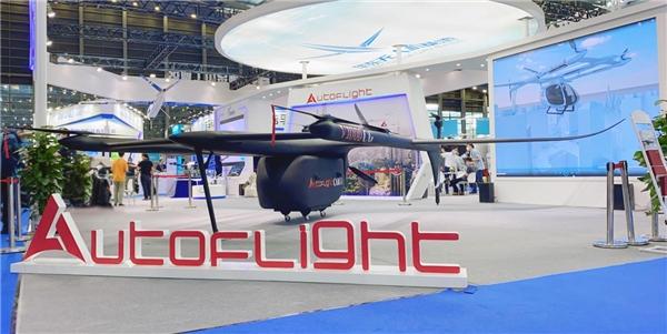 大载重飞行器V1000CG概念机亮相 峰飞航空科技闪耀深圳无人机展