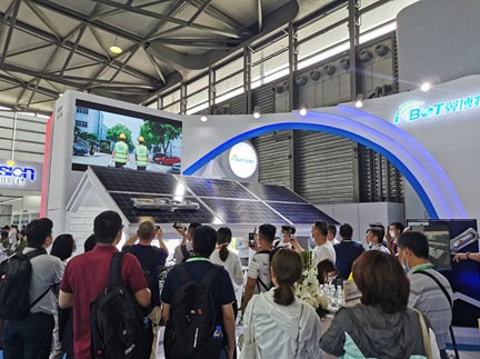 翼博特智能光伏清扫机器人首发亮相  2021 SNEC光伏大会暨（上海）展览会