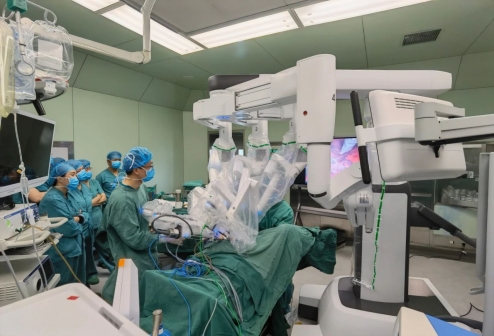 第四代达芬奇手术机器人落户漯河市中心医院