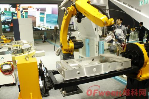 从工业机器人上下游到本体制造，行业标杆为国产化进程加速