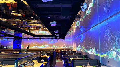 NEC骑士系列激光投影演绎光影中的美食故事，引领沉浸式餐厅新风潮