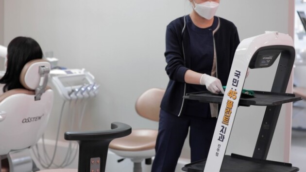 入职韩国牙科诊所，普渡机器人成为牙科医护人员助手