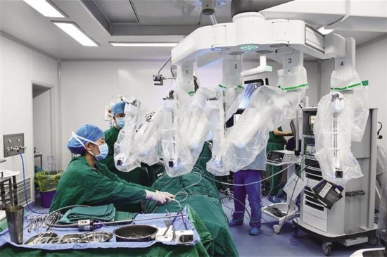 西藏自治区成功开展首台达芬奇手术机器人外科手术
