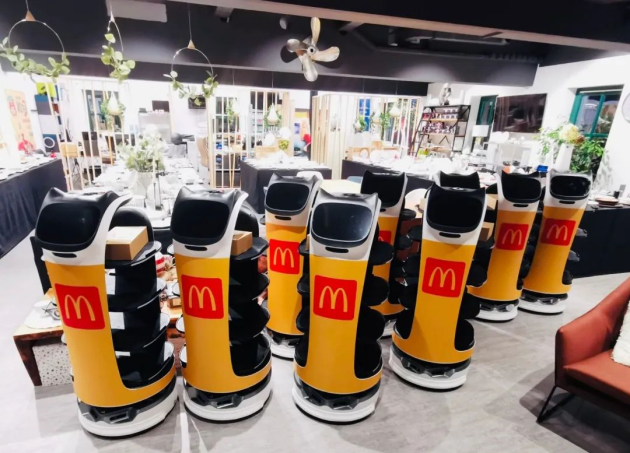 又一世界餐饮巨头！普渡机器人进驻斯洛文尼亚麦当劳大获好评