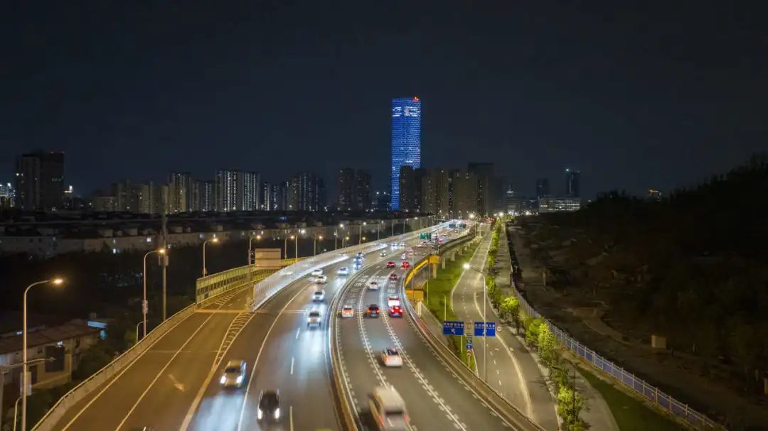 中国上海｜欧司朗Traxon上海南北高架桥路灯亮化工程，璀璨夜色智慧照明！