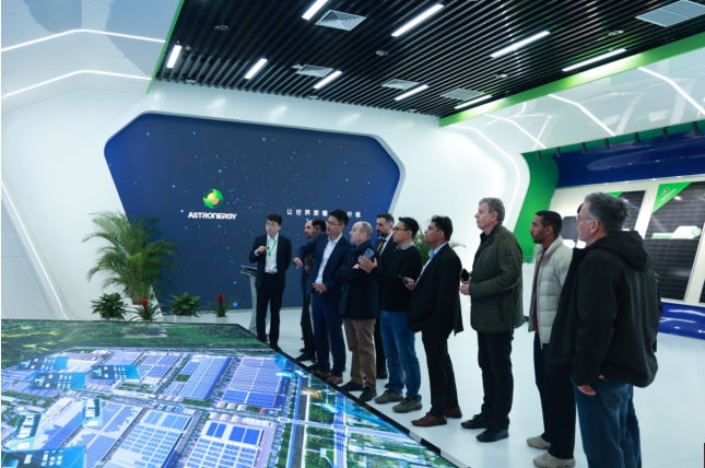 正泰新能携手Masdar签约迪拜1.8GW光伏发电项目